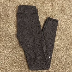 Cute girls lululemon (ivivva) leggings! Such a fun pattern! Size girls 12